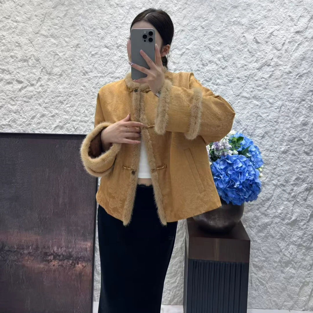 子予·新中式圆领领前袖拼毛暗花棉衣拼毛设计工艺厚保暖冬季时尚