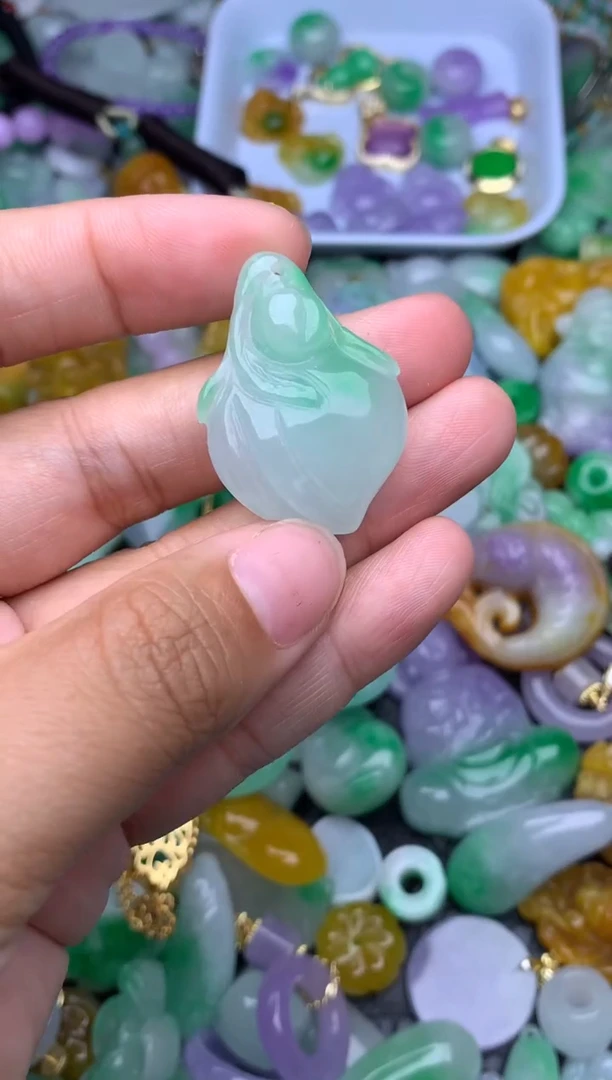 颈饰未镶嵌翡翠天然缅甸翡翠吊坠