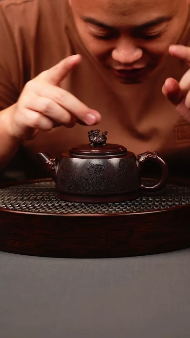 茶壶紫砂古红泥 龙龟壶 刻绘
