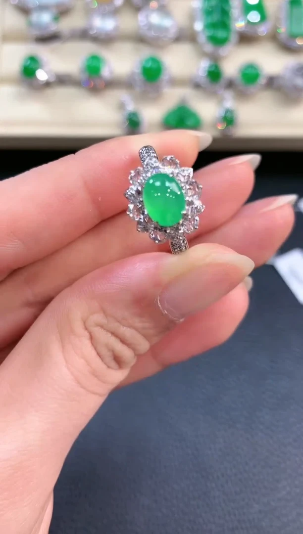 【闪购商品】翡翠戒指18K金镶嵌b114