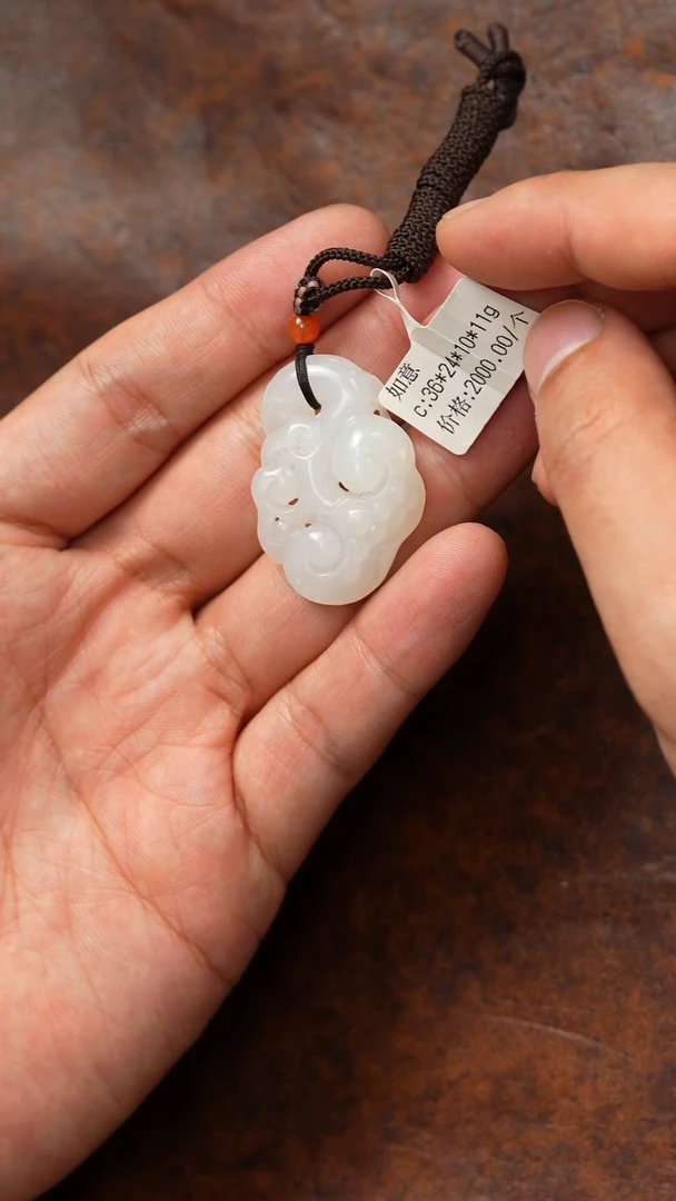 颈饰未镶嵌和田玉吊坠 SY