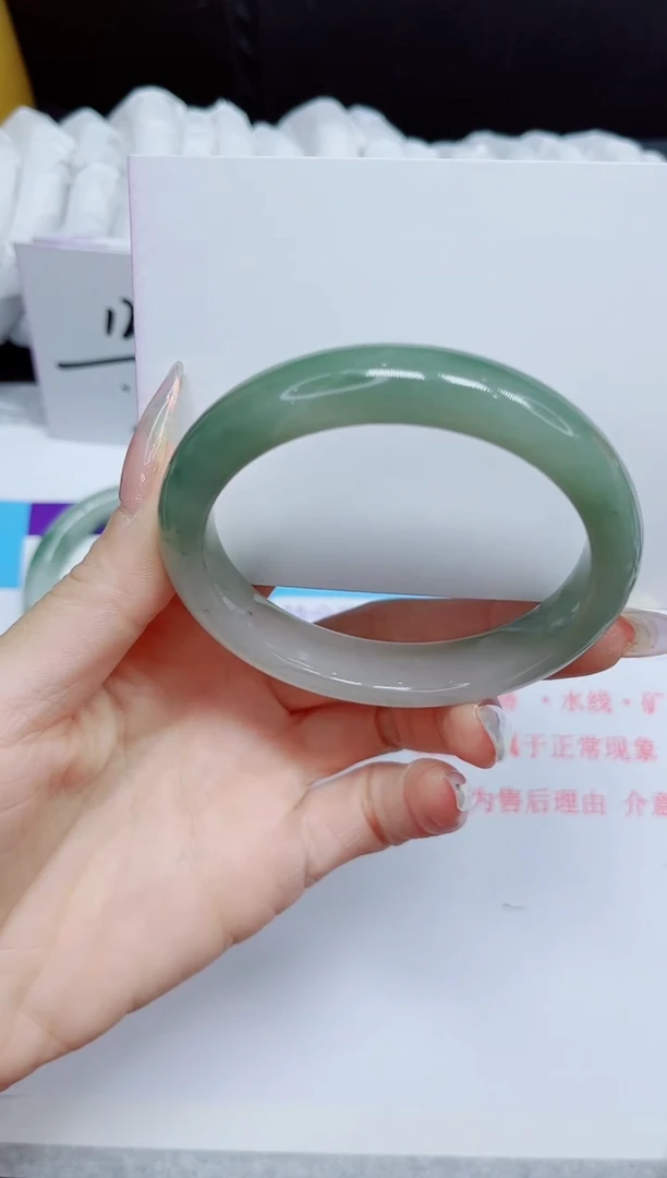 石英质玉手镯未镶嵌158.