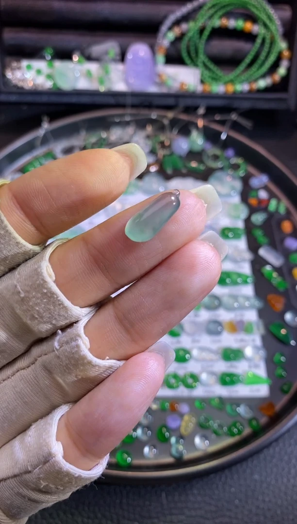 翡翠挂件未镶嵌瓜