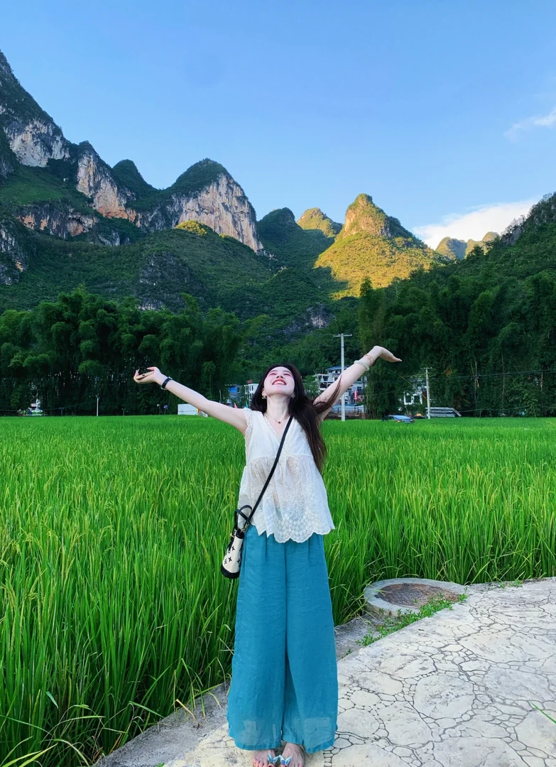 2025夏季套装女法式甜美木耳边v领无袖上衣显瘦阔腿裤气质两件套