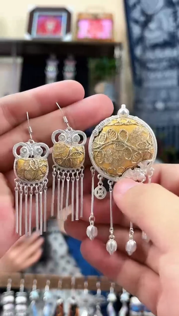 织绣民族风非遗老绣饰品450