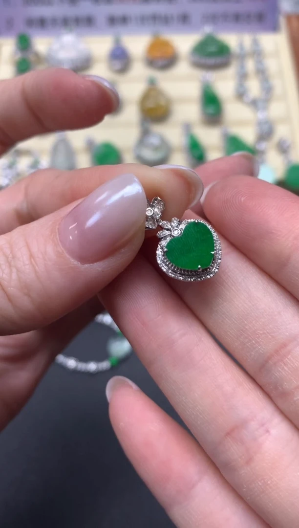 【闪购商品】翡翠吊坠(不含链)18K金镶嵌吊坠|2100+210