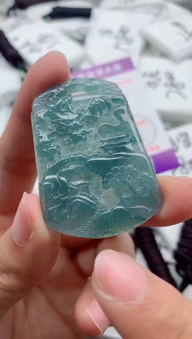 翡翠未镶嵌颈饰·