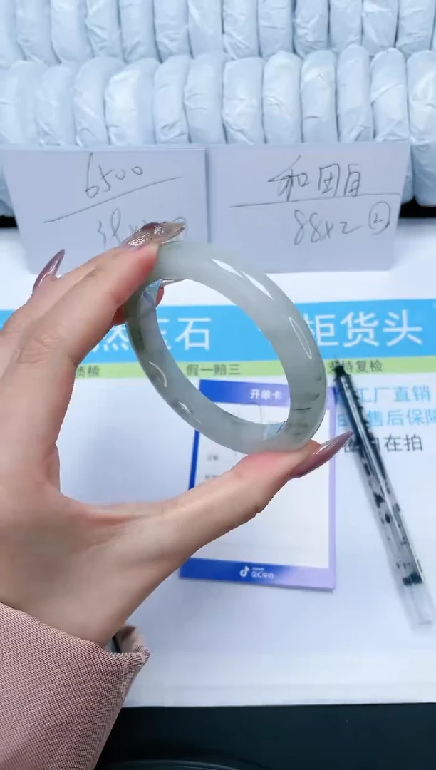 【闪购商品】石英质玉手镯未镶嵌117-60.5