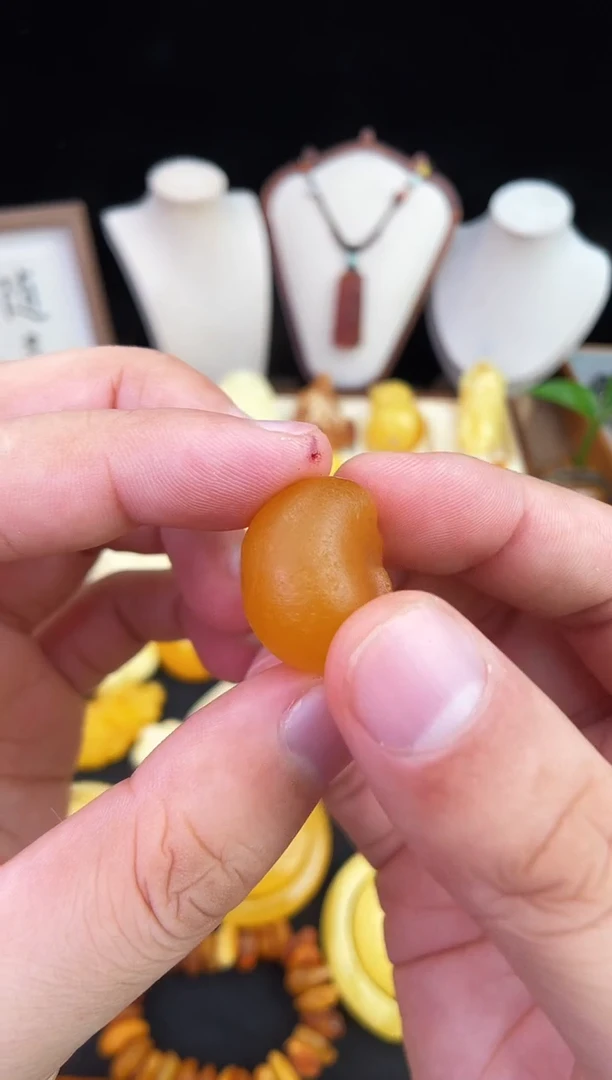 琥珀未镶嵌珠宝奇石柒月