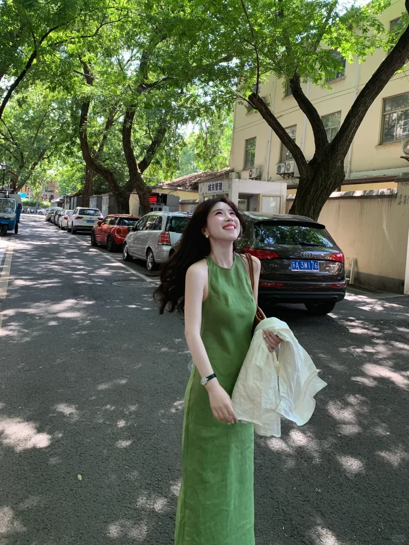 2025夏季新款法式松弛感浪漫无袖连衣裙女明媚简单大方背心长裙潮