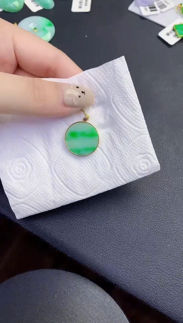 颈饰18K金镶嵌翡翠缅甸天然翡翠A货