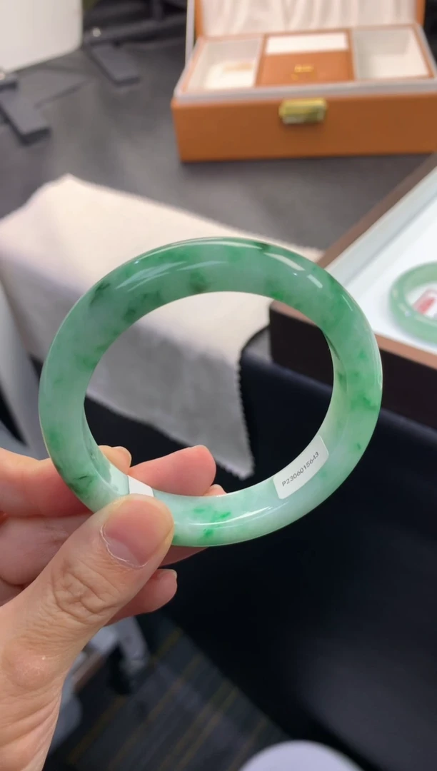 未镶嵌手镯翡翠退货需手镯吊牌标签完好