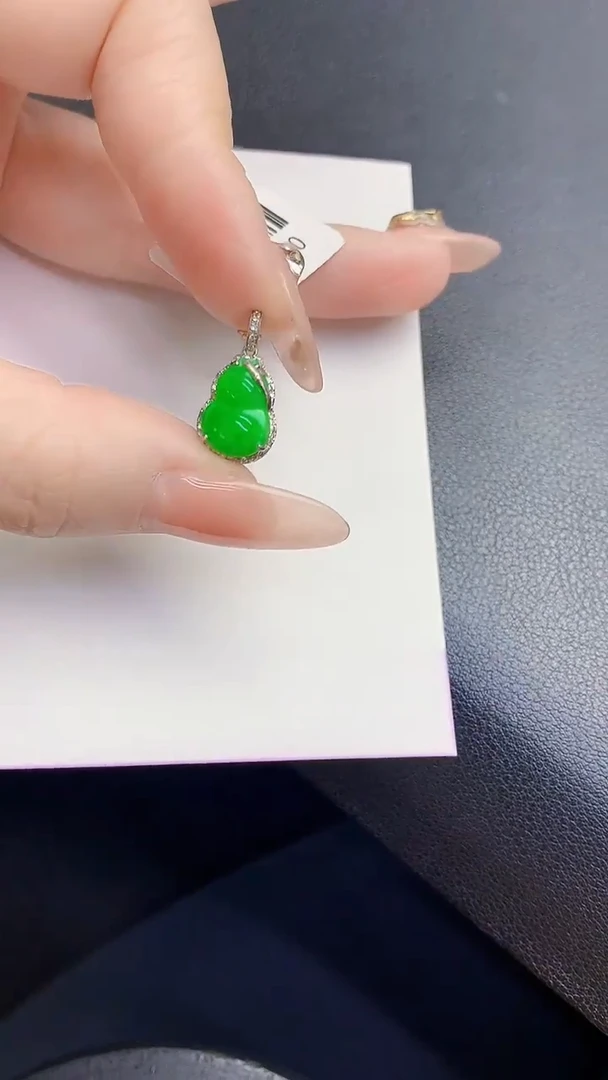 颈饰18K金镶嵌翡翠缅甸天然翡翠A货