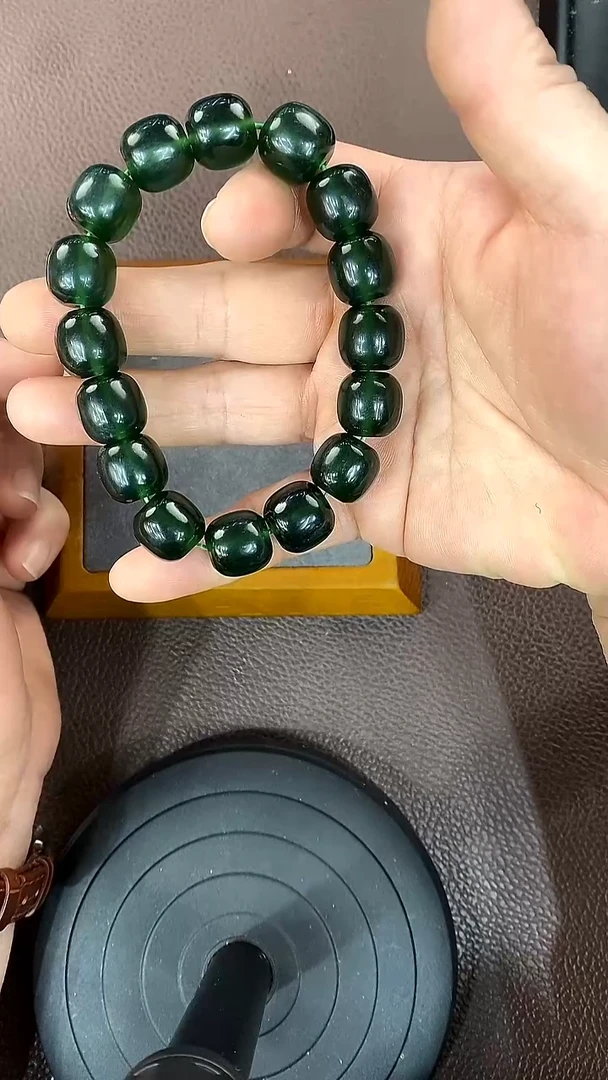 未镶嵌蛇纹石玉手串手串