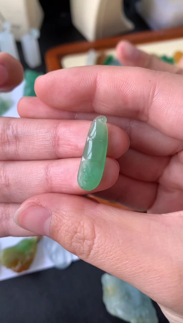 【闪购商品】定制翡翠未镶嵌翡翠