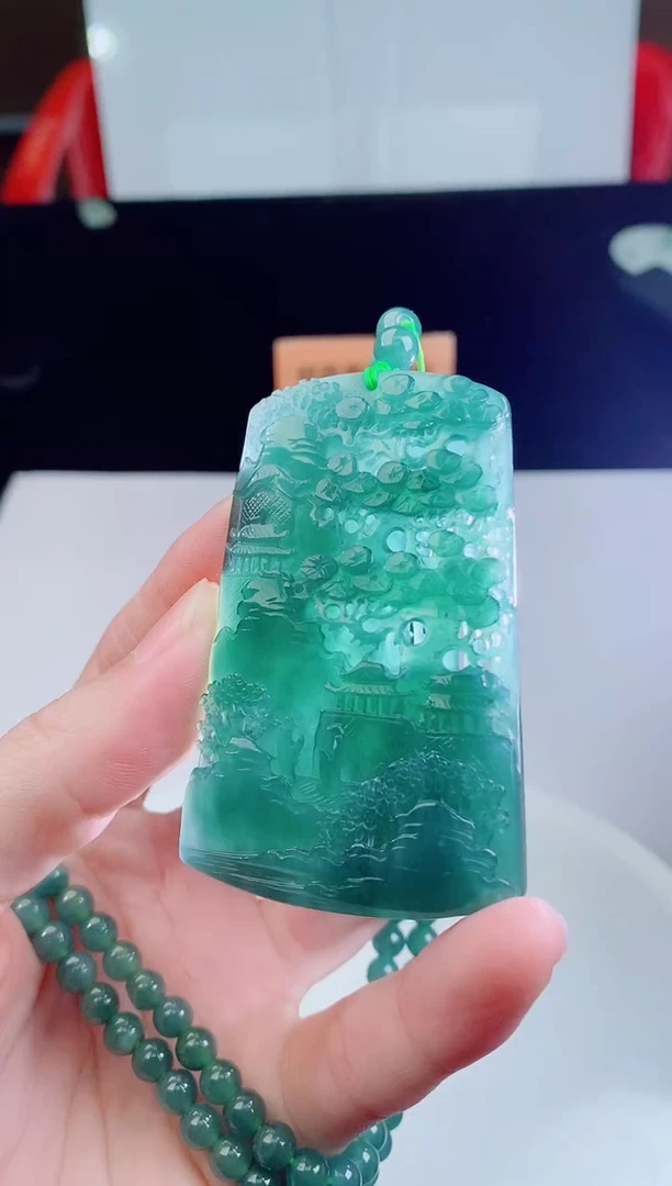 颈饰未镶嵌翡翠