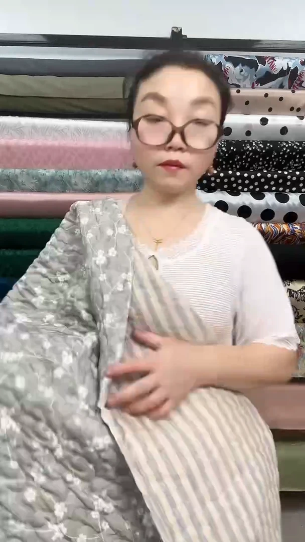 棉银纤维绗缝-绿底白花 1米