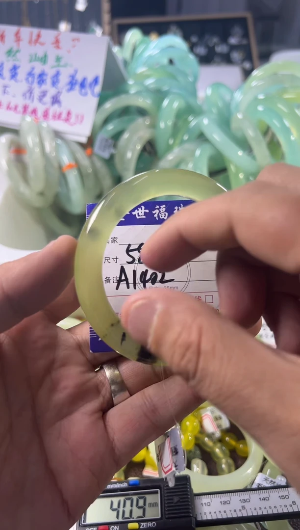 未镶嵌蛇纹石玉手镯1