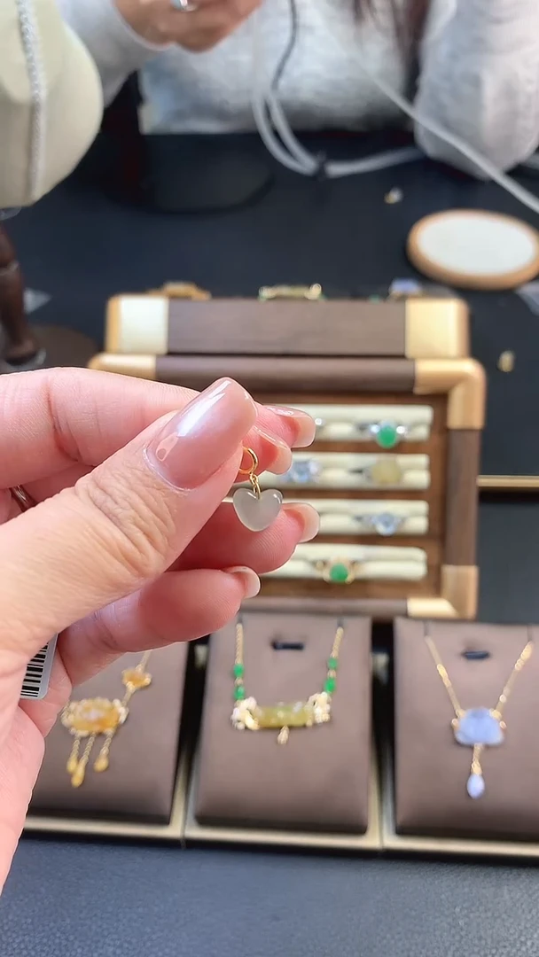 颈饰银S925镶嵌翡翠✨**?12880