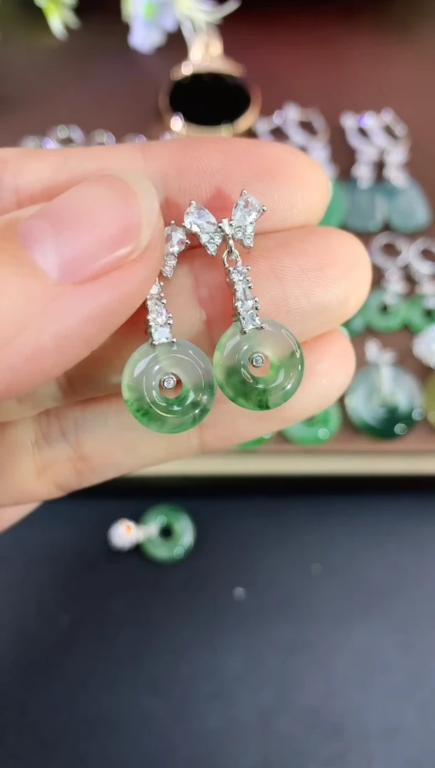 未镶嵌翡翠耳饰82买断场不退不换|