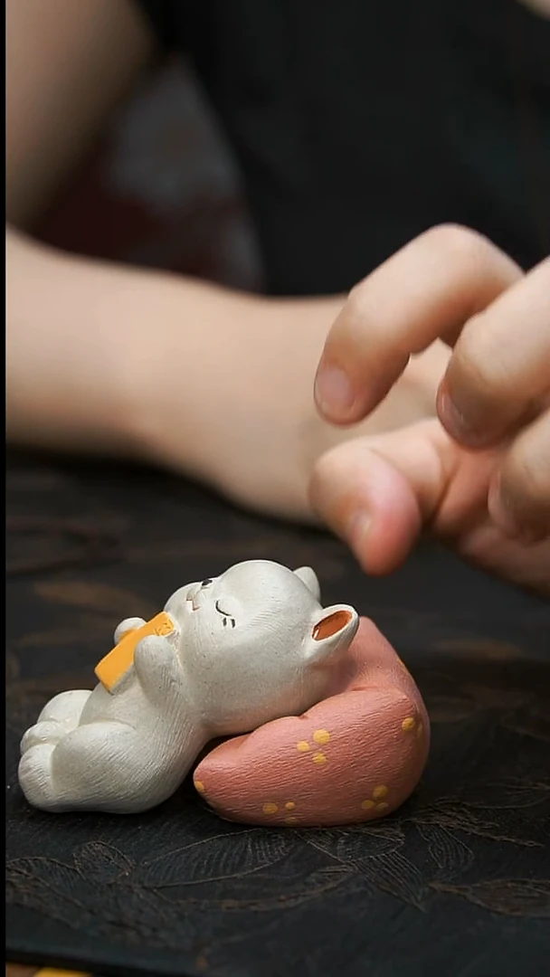 茶壶紫砂看手机的小猫茶宠+枕头