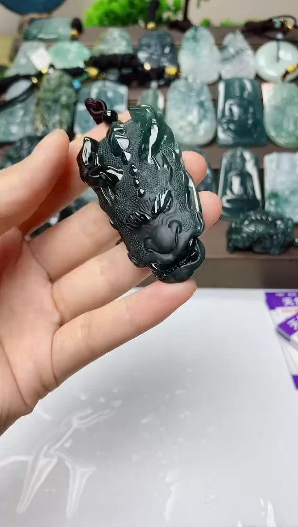 翡翠未镶嵌颈饰