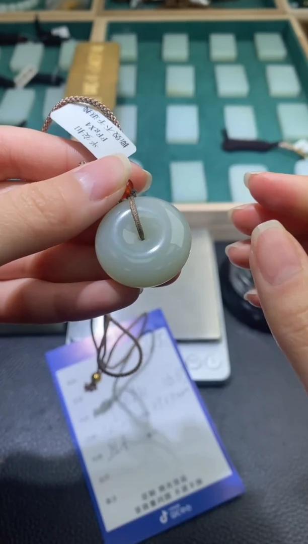 定制和田玉且末料平安扣