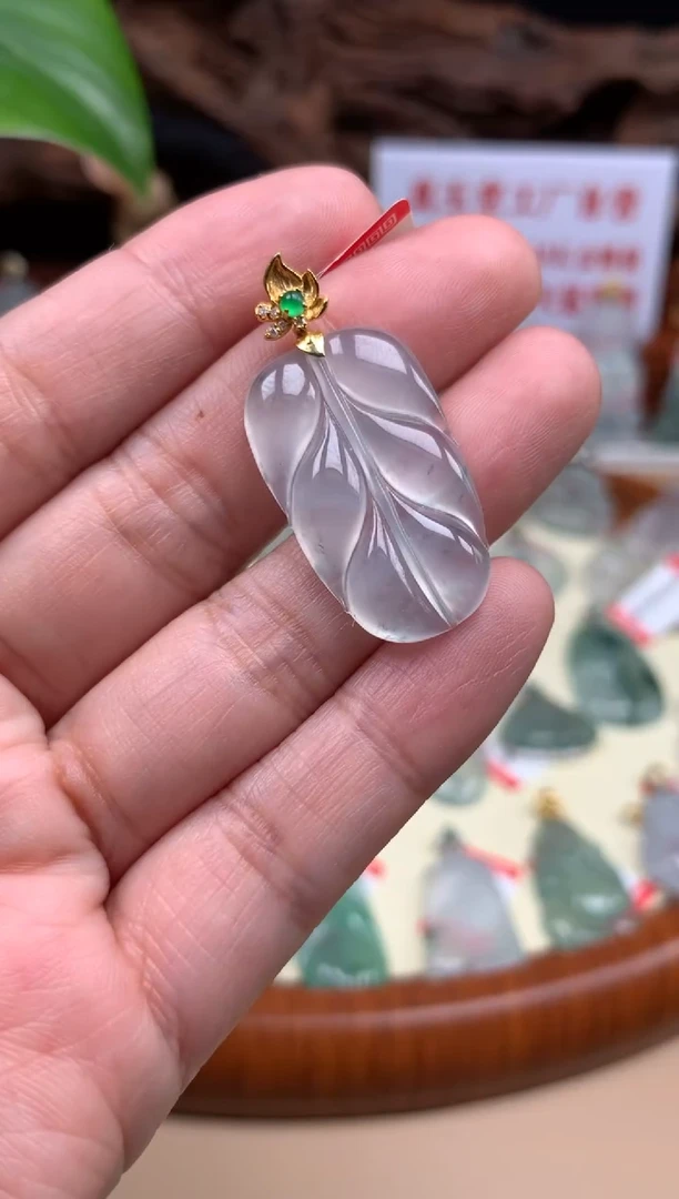 【闪购商品】翡翠颈饰18K金镶嵌叶子