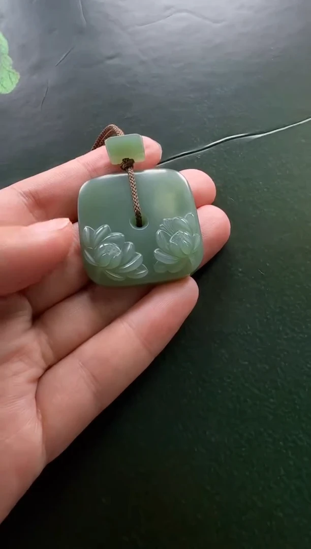 颈饰未镶嵌和田玉吊坠