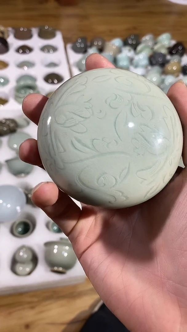 【山隐青瓷】龙窑柴烧粉粉盒    微瑕