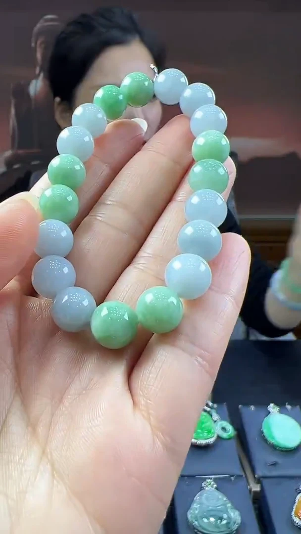 未镶嵌挂件翡翠手串