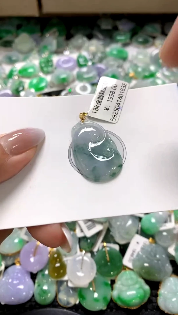 颈饰18K金镶嵌翡翠1111111111111111