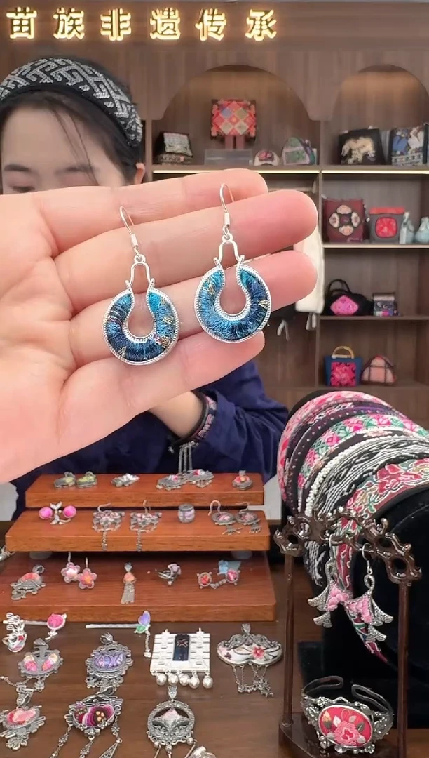 【闪购商品】织绣扶光苗绣传承39