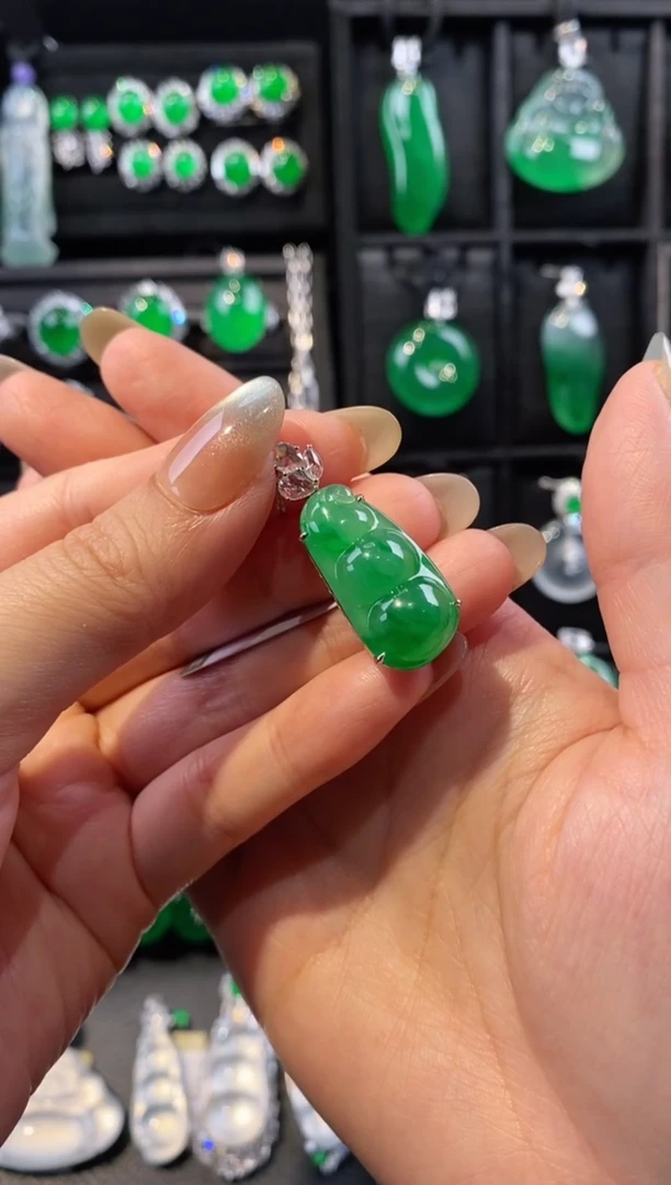 颈饰18K金镶嵌翡翠福豆吊坠5160209