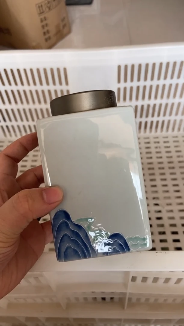 摄影的产品有使用过的痕迹有点脏介意勿拍