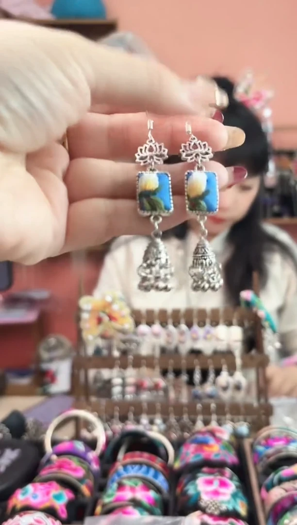 织绣艺枝独绣手工饰品5