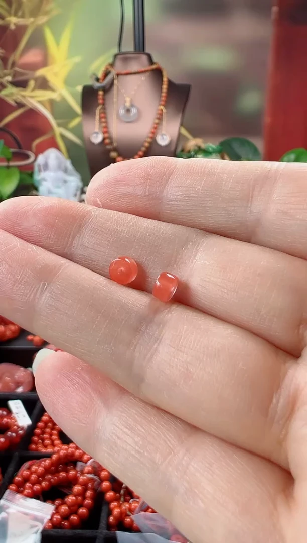 南红玛瑙樱桃红小隔片未镶嵌传**奶樱桃红小隔片