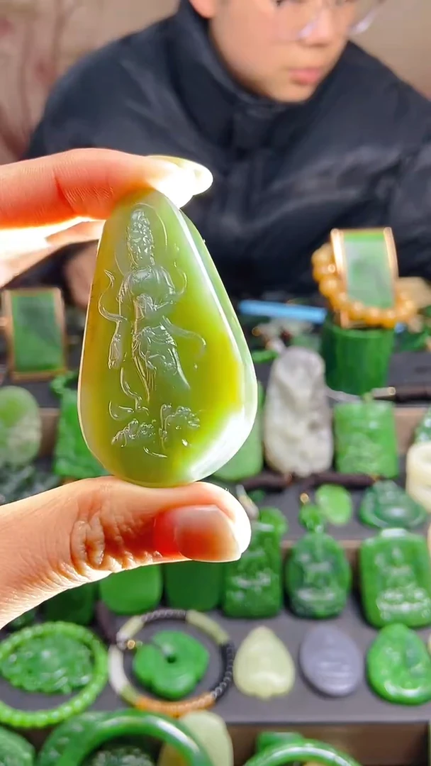 颈饰未镶嵌和田玉1