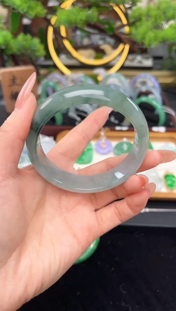 未镶嵌手镯翡翠手镯