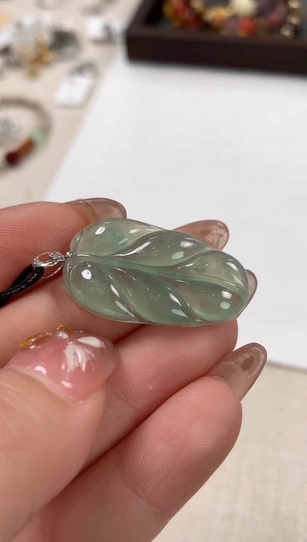 【闪购商品】翡翠吊坠(不含链)18K金镶嵌叶子