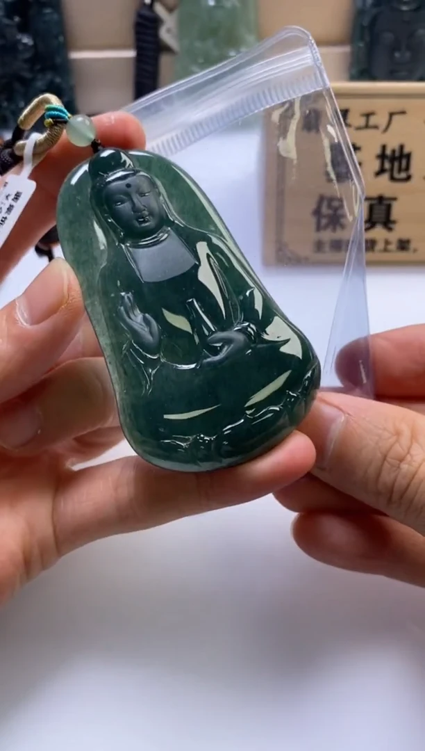 颈饰未镶嵌翡翠万**腾