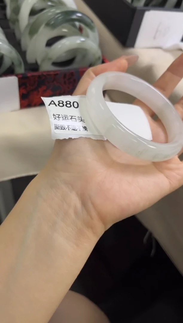 未镶嵌手镯石英质玉微瑕a880