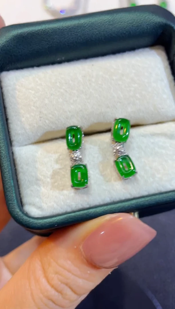 颈饰18K金镶嵌翡翠团购24