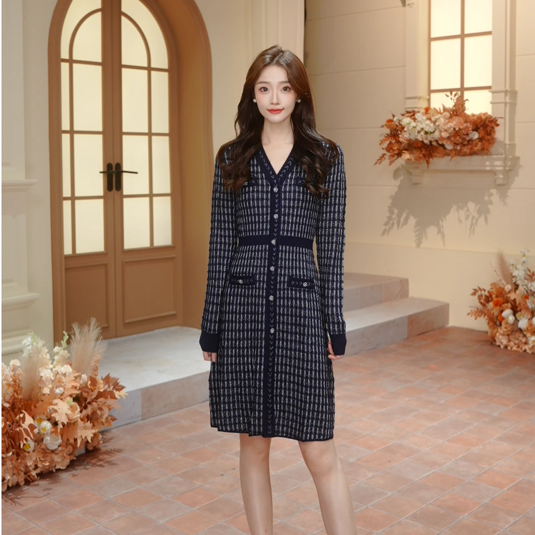 玖姿安娜蔻JTEC31404小香风撞色钉珠X型毛衫连衣裙女装2025春新款