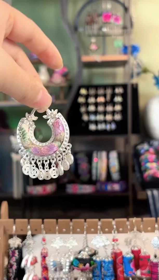 彩云南阁非遗老绣苗银饰品173