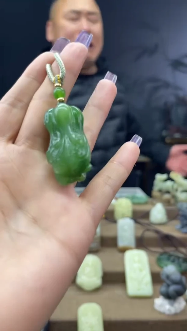 颈饰未镶嵌和田玉1