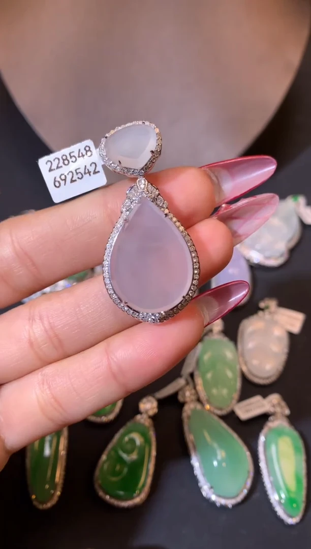 【闪购商品】翡翠吊坠(不含链)18K金镶嵌吊坠