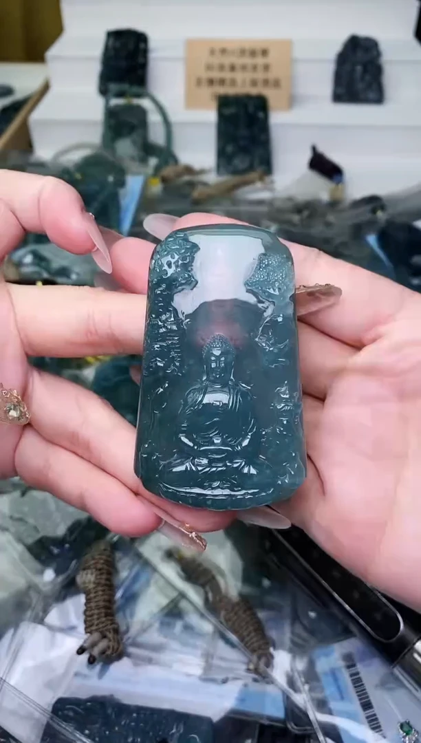 颈饰未镶嵌翡翠