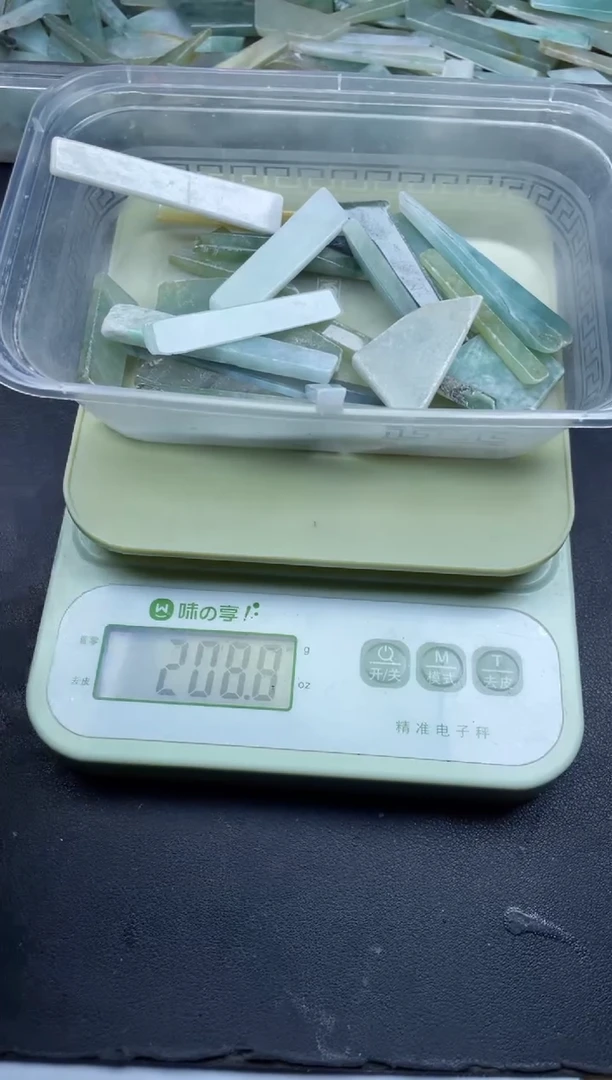 【闪购商品】翡翠颈饰未镶嵌缅甸天然翡翠大号200克84