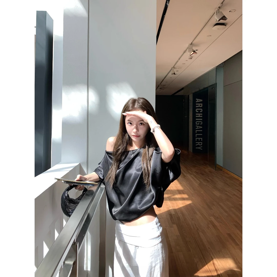 韩系纯欲休闲百搭设计感露肩短袖上衣高腰显瘦直筒宽松阔腿裤套装